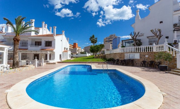 Casa adosada - Reventa - La Mata -
                La Mata