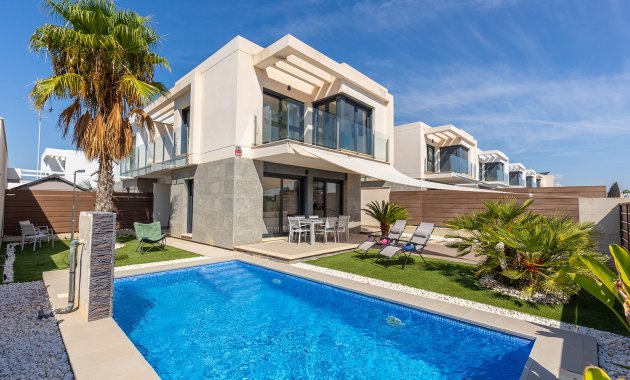 Freistehend / Villa - Wiederverkauf - Orihuela - Entre Naranjos Vistabella Golf