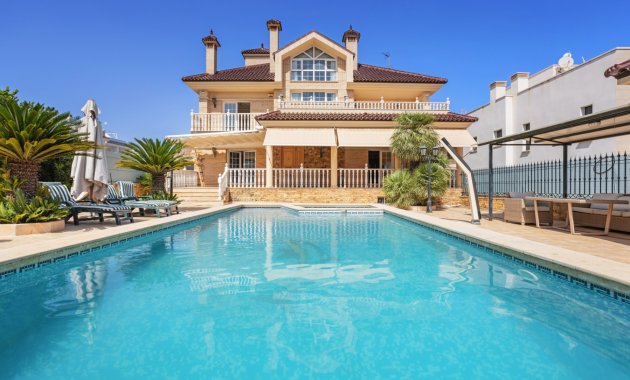 Freistehend / Villa - Wiederverkauf - Torrevieja - La Veleta