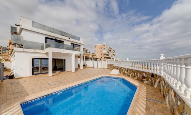Freistehend / Villa - Wiederverkauf - Torrevieja -
                Torrevieja