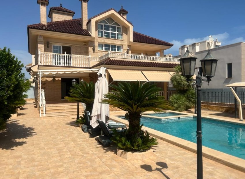 Herverkoop - 4. House - Detached Villa -
Torrevieja - La Veleta