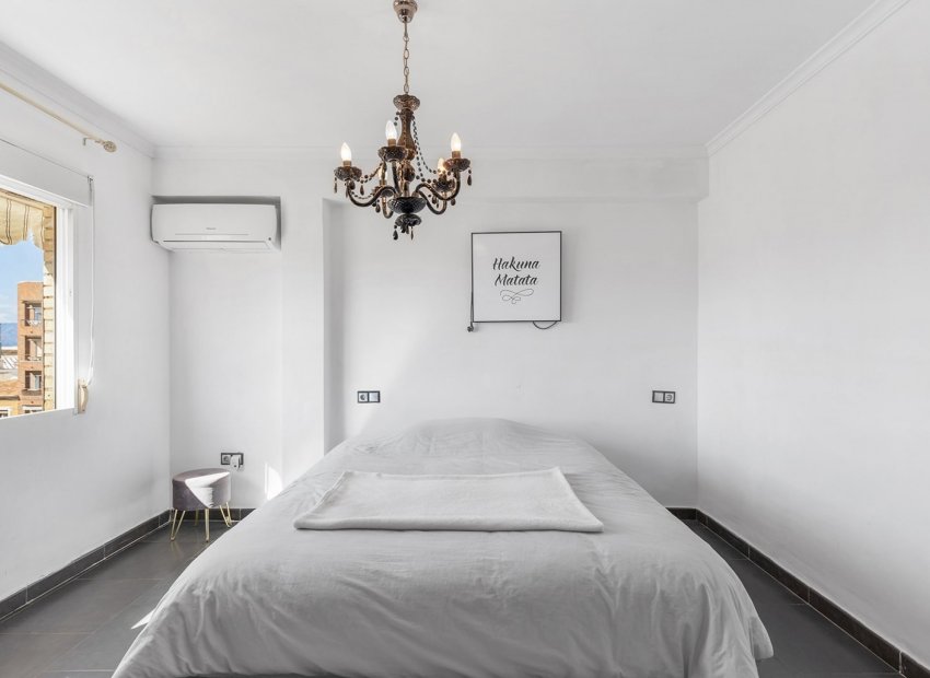 Herverkoop - Appartement -
Daya Nueva