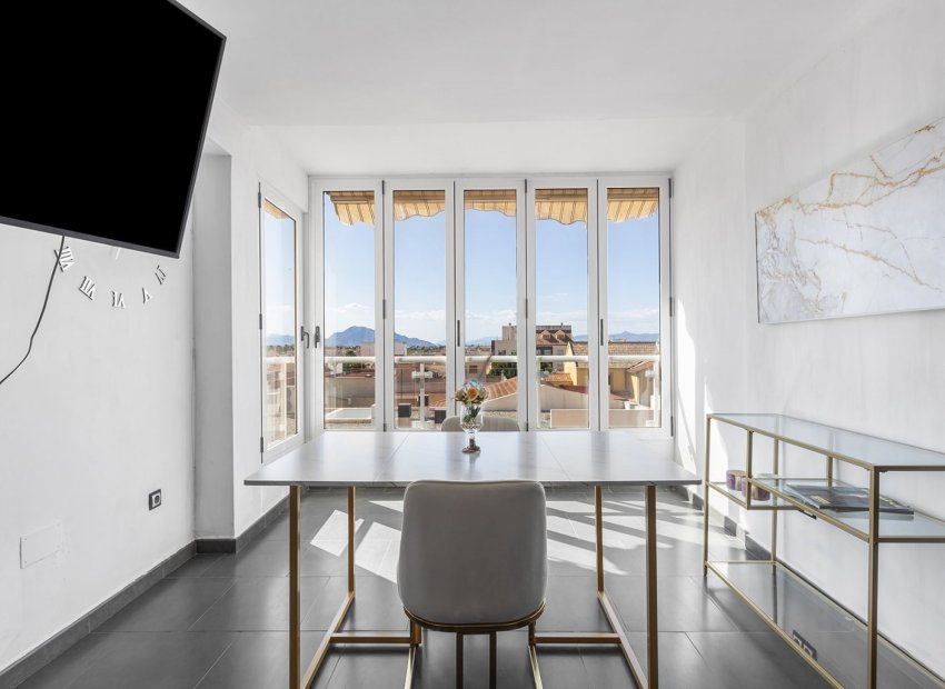 Herverkoop - Appartement -
Daya Nueva