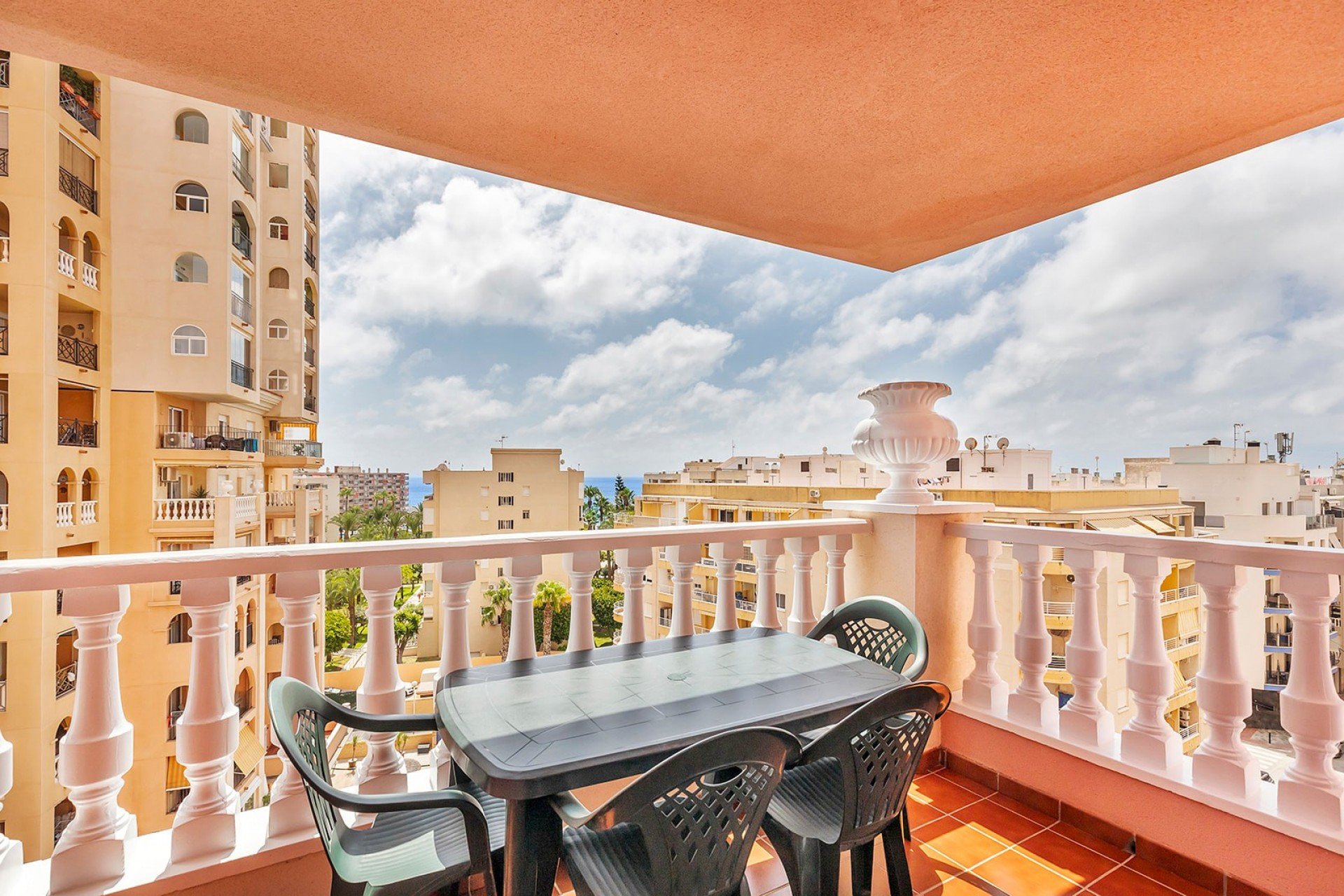 Herverkoop - Appartement -
Torrevieja - Playa de los locos