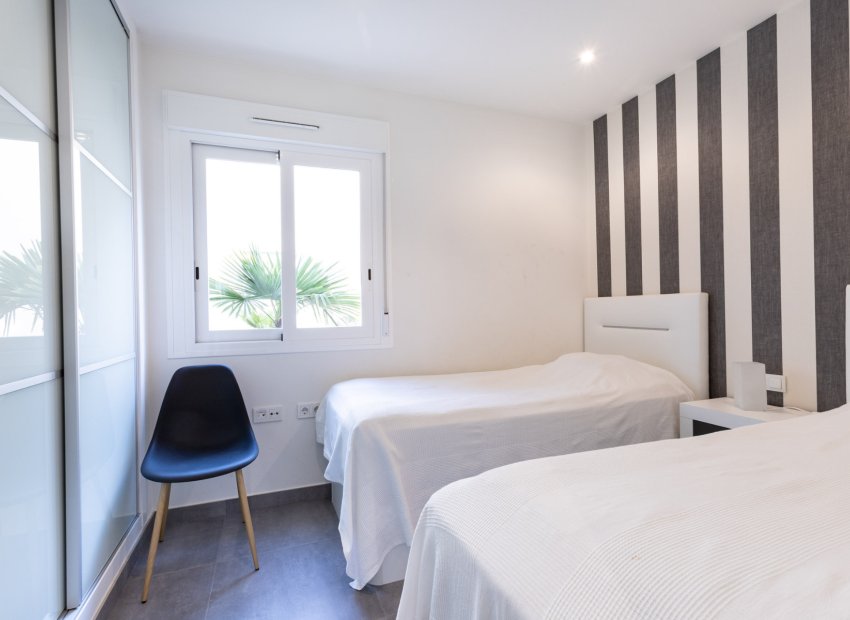 Herverkoop - Bungalow - Begane grond -
Torrevieja - Aguas Nuevas