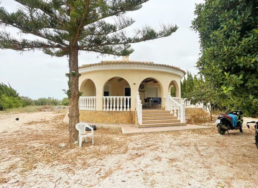 Herverkoop - Finca   -
Daya Vieja