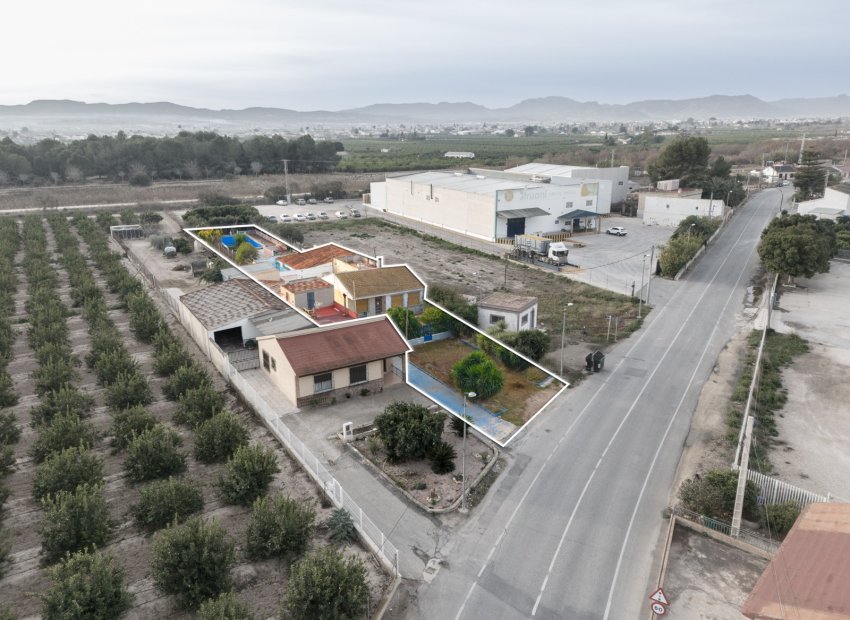 Herverkoop - Finca   -
Orihuela