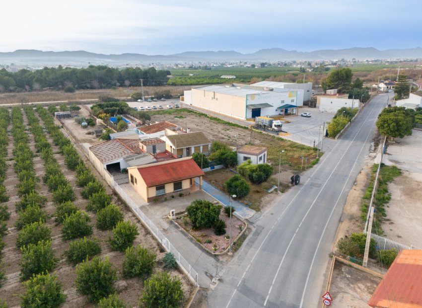 Herverkoop - Finca   -
Orihuela