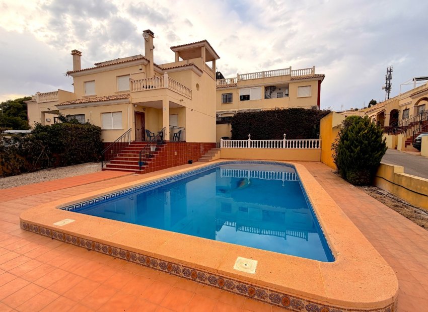 Herverkoop - Geschakelde Villa -
Algorfa - Montemar