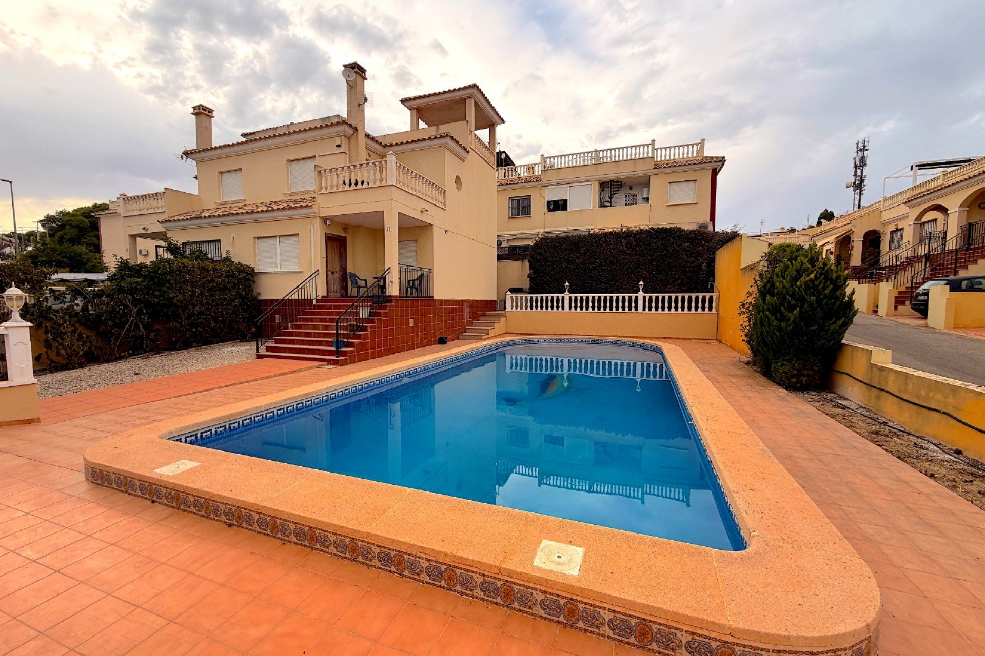 Herverkoop - Geschakelde Villa -
Algorfa - Montemar
