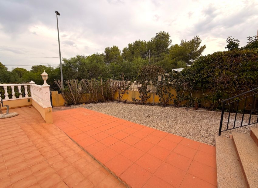 Herverkoop - Geschakelde Villa -
Algorfa - Montemar