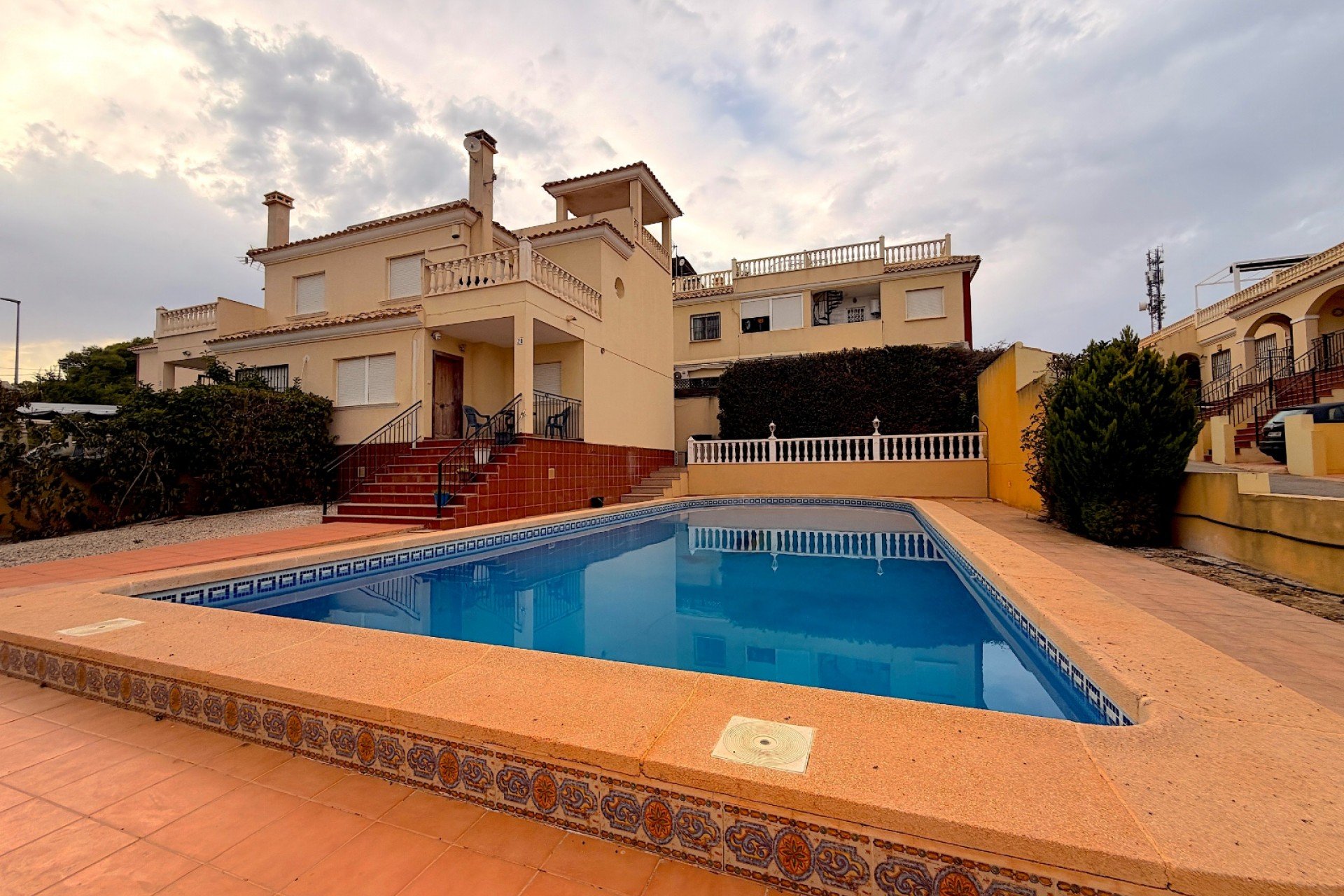Herverkoop - Geschakelde Villa -
Algorfa - Montemar