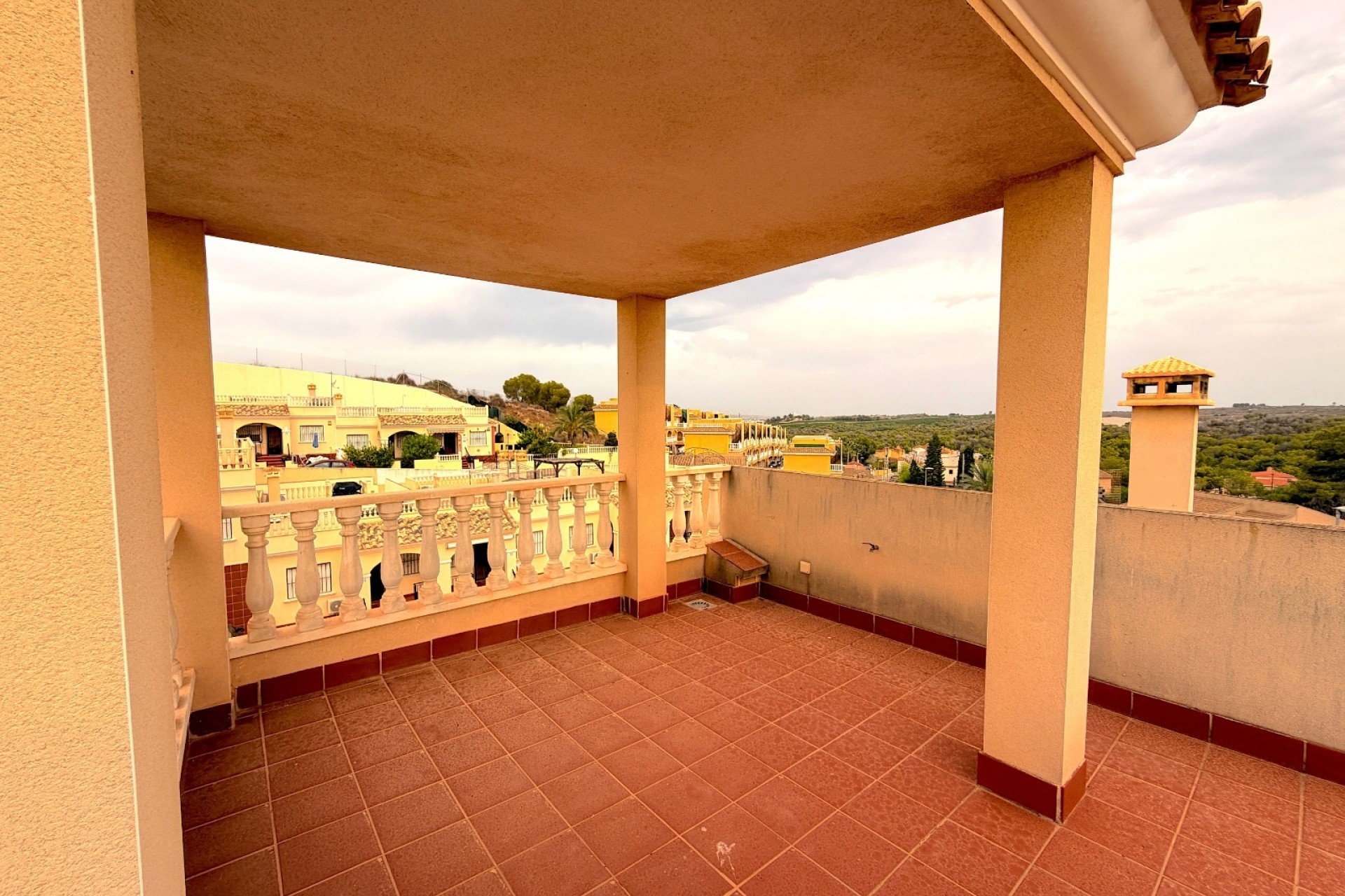 Herverkoop - Geschakelde Villa -
Algorfa - Montemar