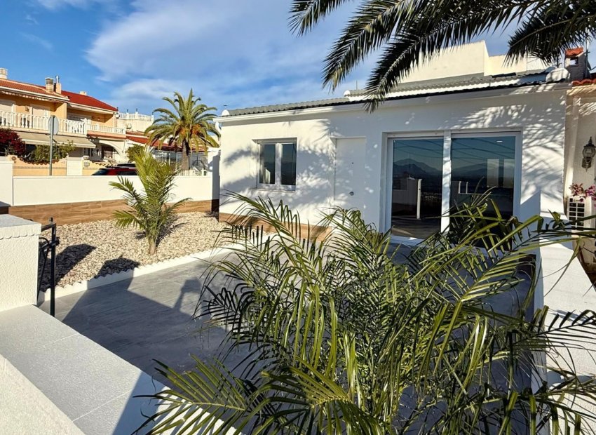 Herverkoop - Geschakelde Villa -
Ciudad Quesada - Rojales - Rojales