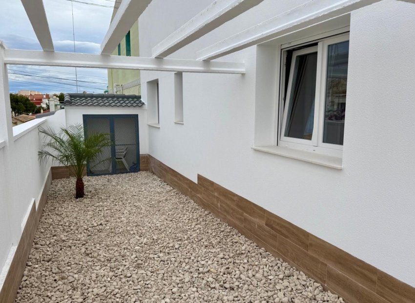 Herverkoop - Geschakelde Villa -
Ciudad Quesada - Rojales - Rojales