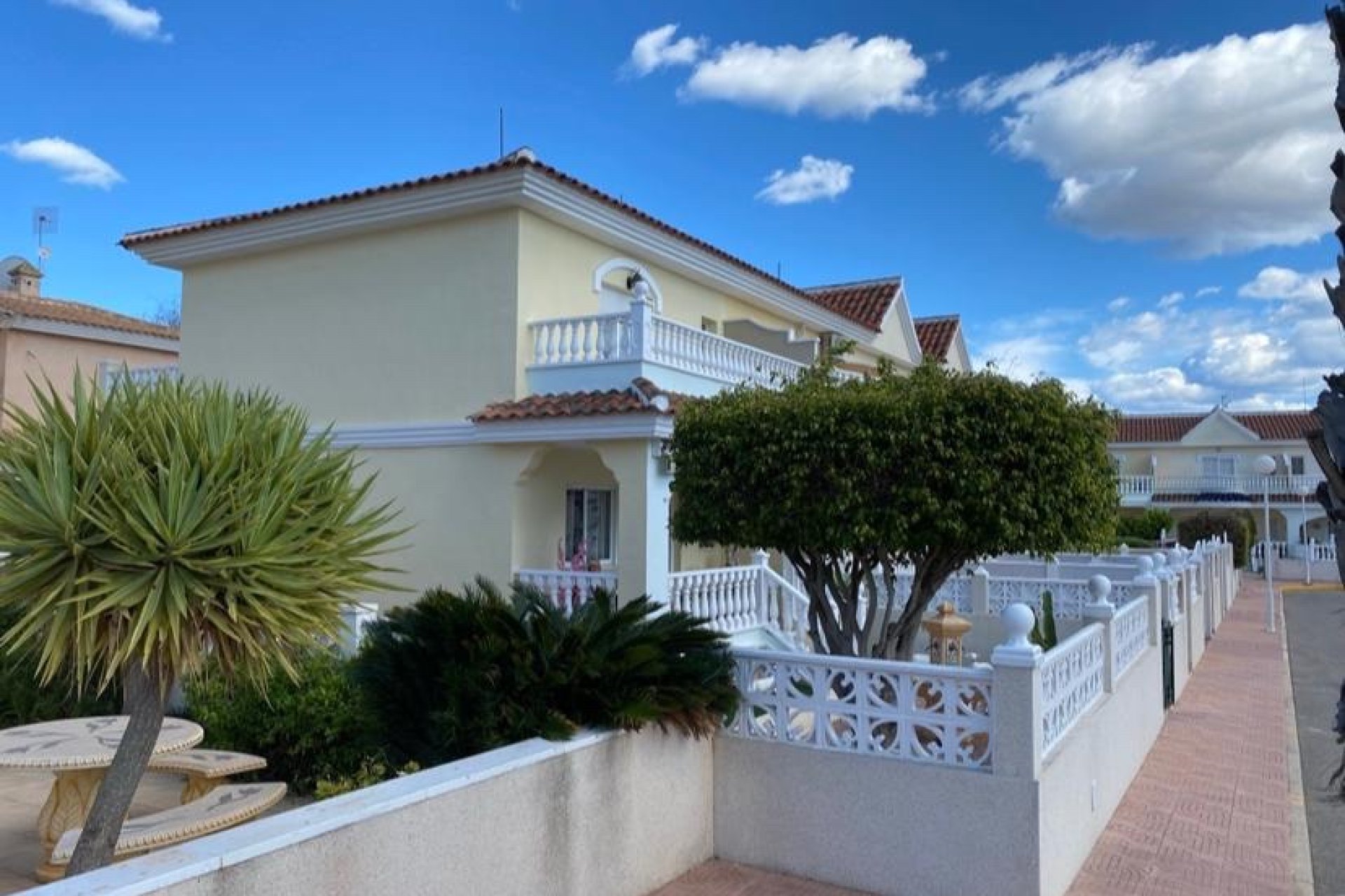 Herverkoop - Geschakelde Villa -
Ciudad Quesada - Rojales - Rojales