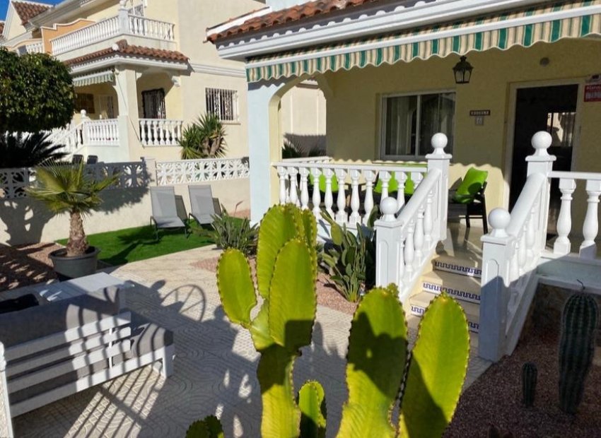 Herverkoop - Geschakelde Villa -
Ciudad Quesada - Rojales - Rojales