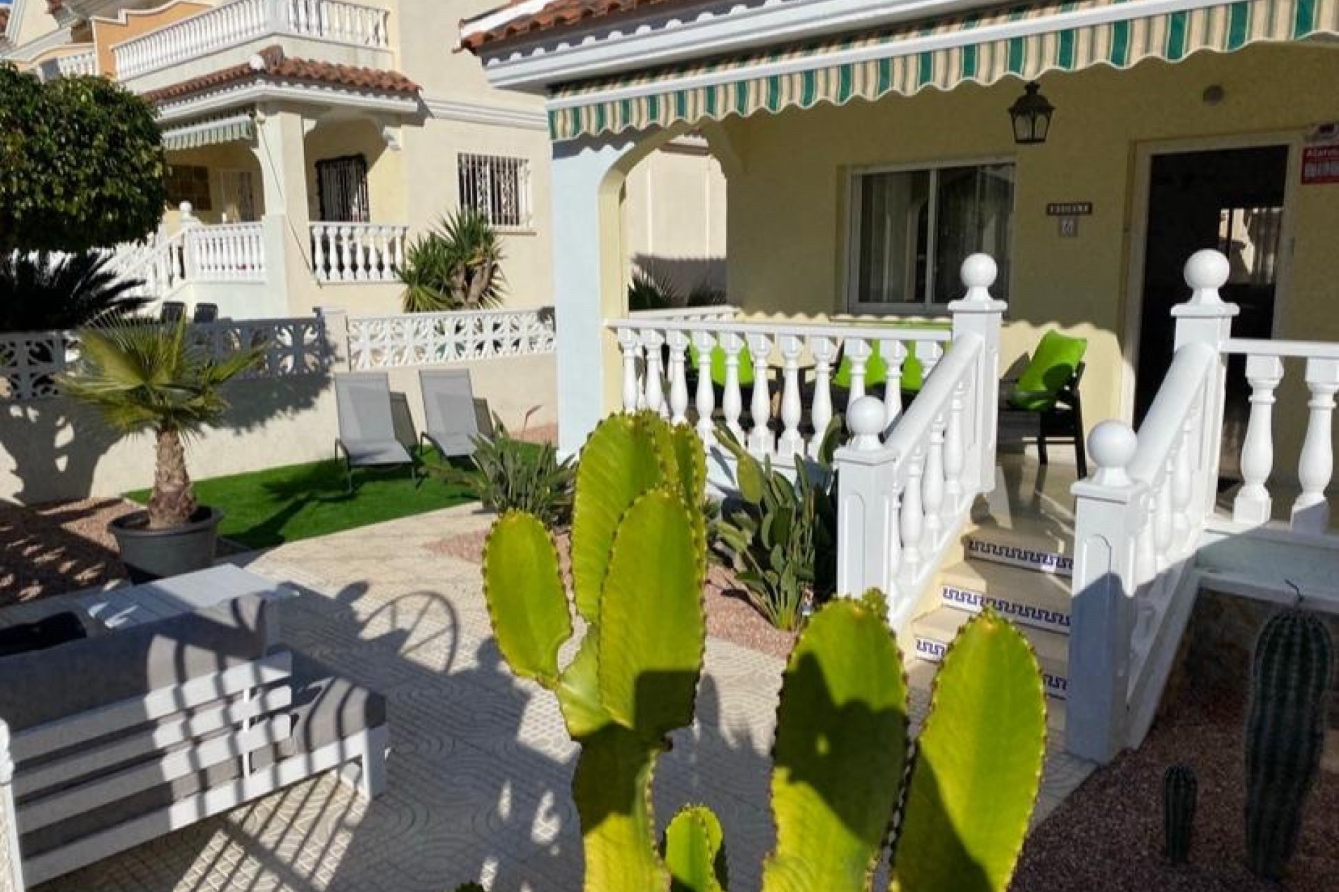Herverkoop - Geschakelde Villa -
Ciudad Quesada - Rojales - Rojales