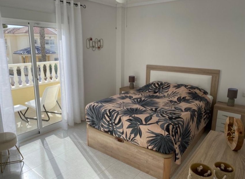 Herverkoop - Geschakelde Villa -
Ciudad Quesada - Rojales - Rojales