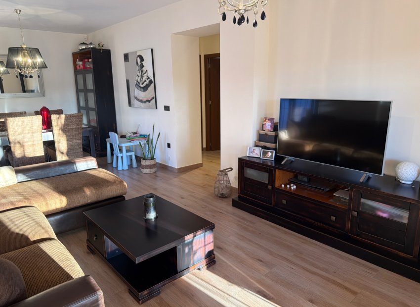 Herverkoop - Geschakelde Villa -
Dolores