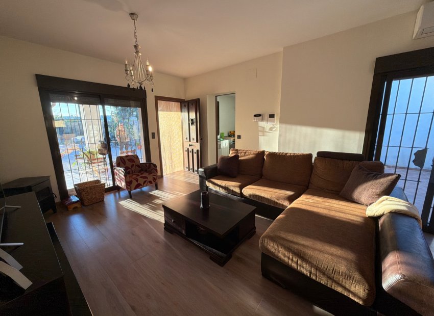 Herverkoop - Geschakelde Villa -
Dolores