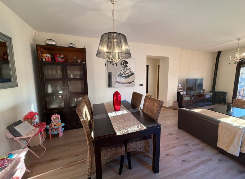 Herverkoop - Geschakelde Villa -
Dolores