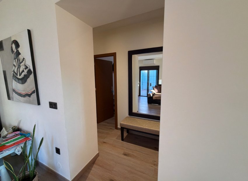 Herverkoop - Geschakelde Villa -
Dolores