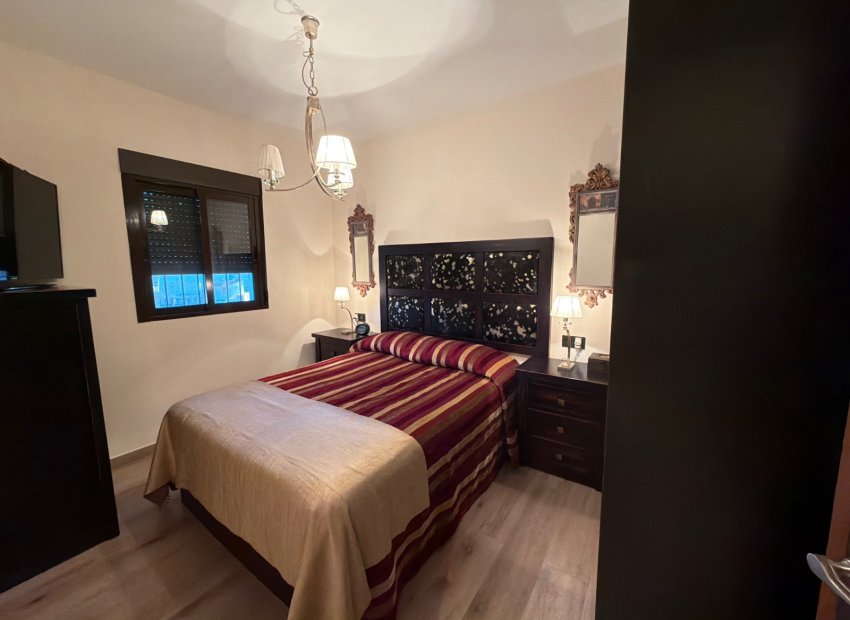 Herverkoop - Geschakelde Villa -
Dolores