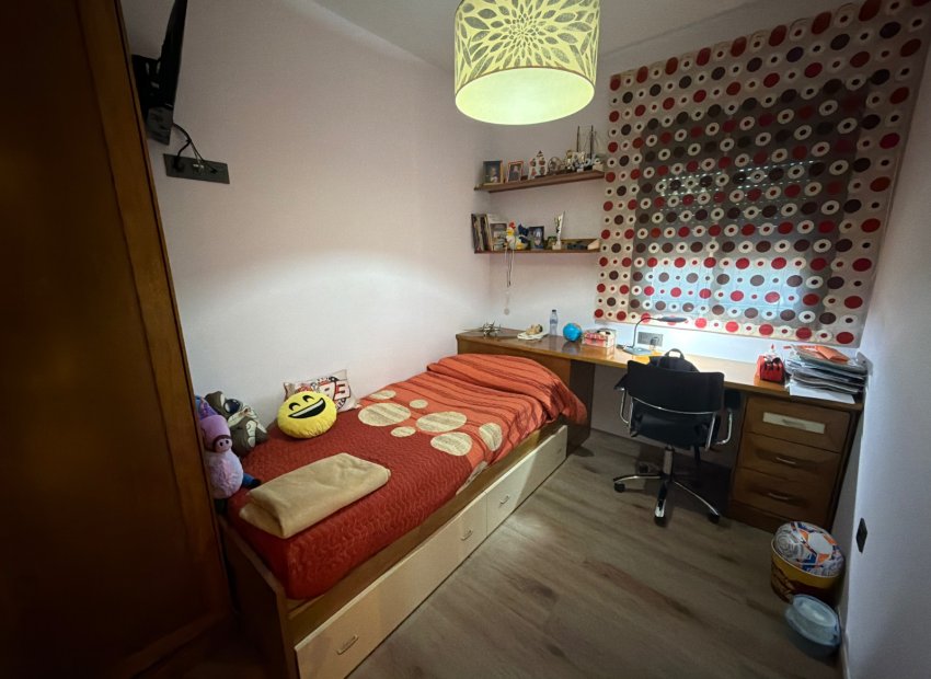 Herverkoop - Geschakelde Villa -
Dolores