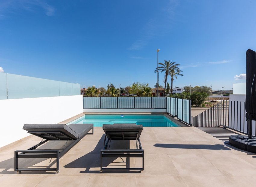 Herverkoop - Geschakelde Villa -
Dolores