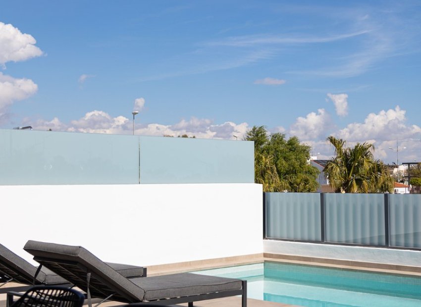 Herverkoop - Geschakelde Villa -
Dolores