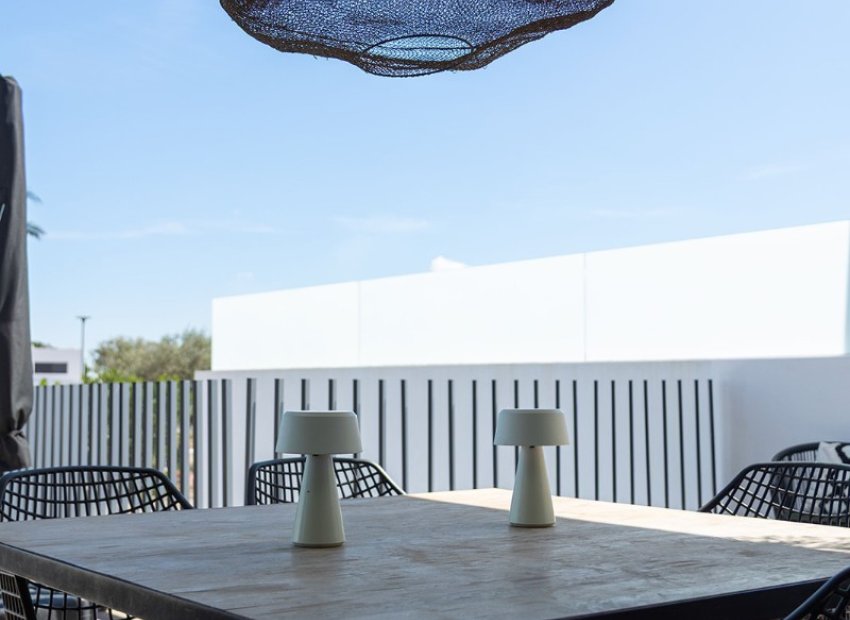 Herverkoop - Geschakelde Villa -
Dolores