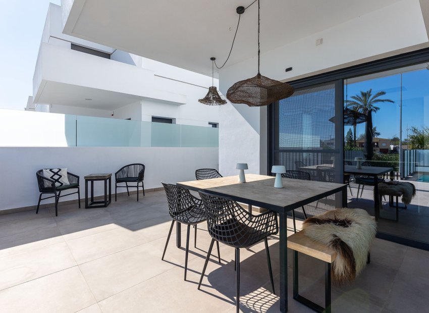 Herverkoop - Geschakelde Villa -
Dolores