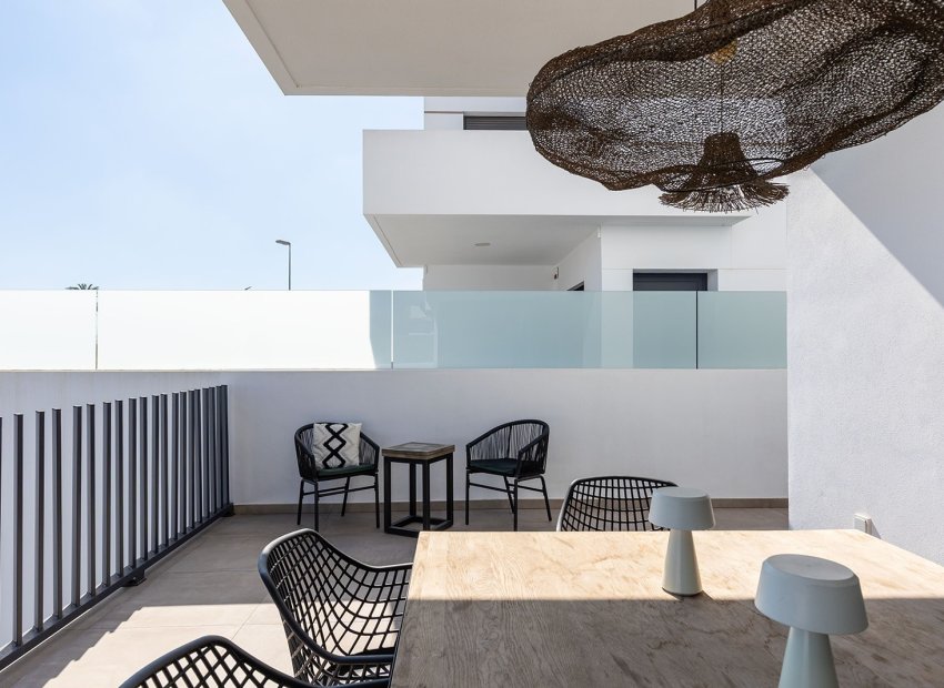 Herverkoop - Geschakelde Villa -
Dolores