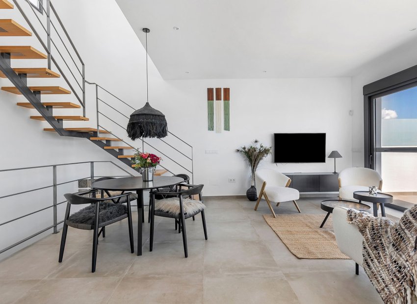 Herverkoop - Geschakelde Villa -
Dolores