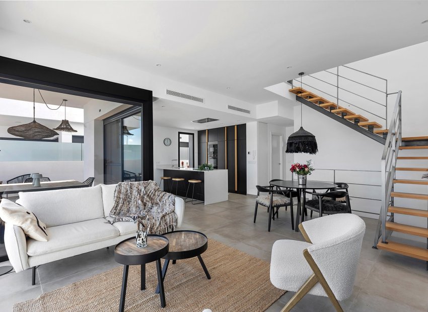 Herverkoop - Geschakelde Villa -
Dolores