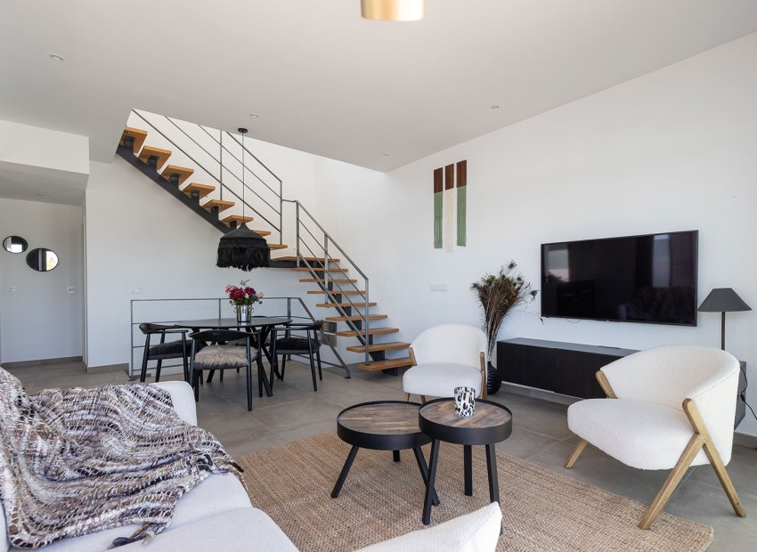 Herverkoop - Geschakelde Villa -
Dolores