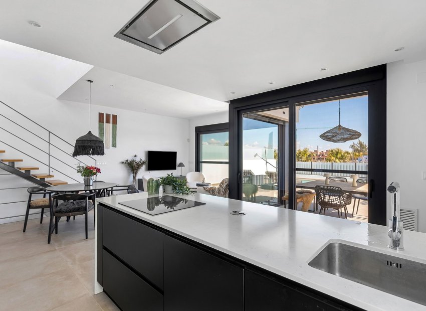 Herverkoop - Geschakelde Villa -
Dolores