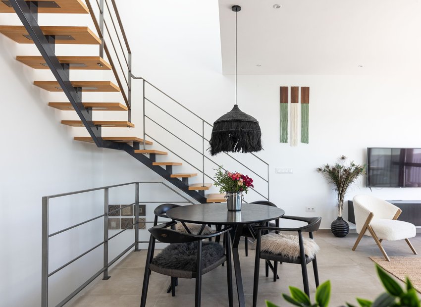 Herverkoop - Geschakelde Villa -
Dolores