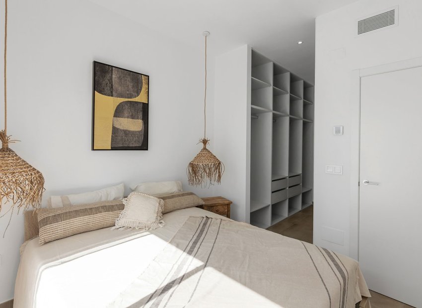 Herverkoop - Geschakelde Villa -
Dolores