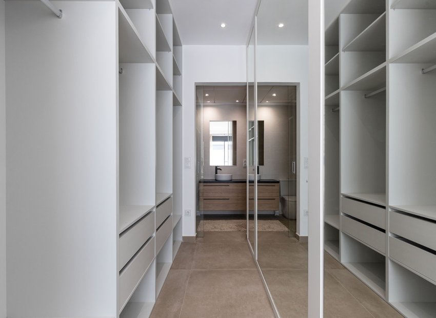 Herverkoop - Geschakelde Villa -
Dolores