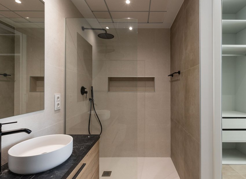 Herverkoop - Geschakelde Villa -
Dolores