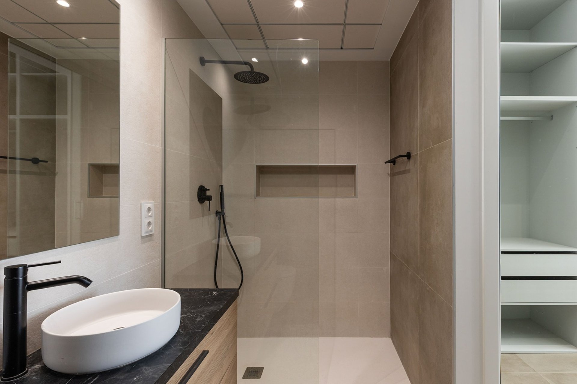 Herverkoop - Geschakelde Villa -
Dolores