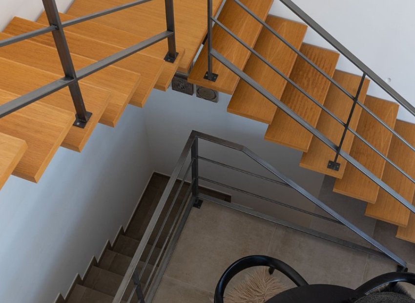 Herverkoop - Geschakelde Villa -
Dolores