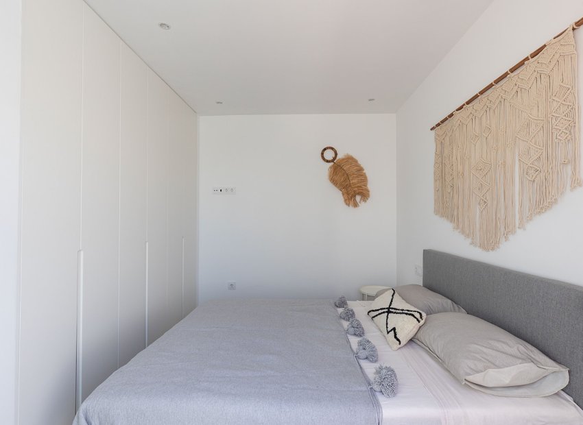 Herverkoop - Geschakelde Villa -
Dolores