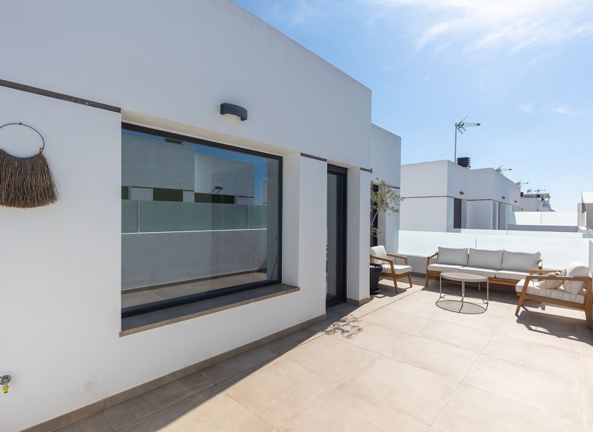 Herverkoop - Geschakelde Villa -
Dolores