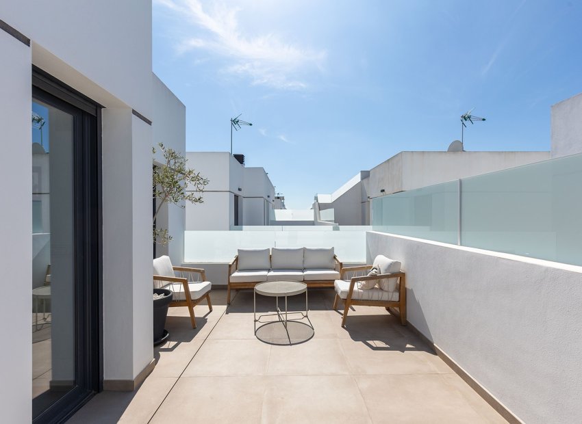 Herverkoop - Geschakelde Villa -
Dolores