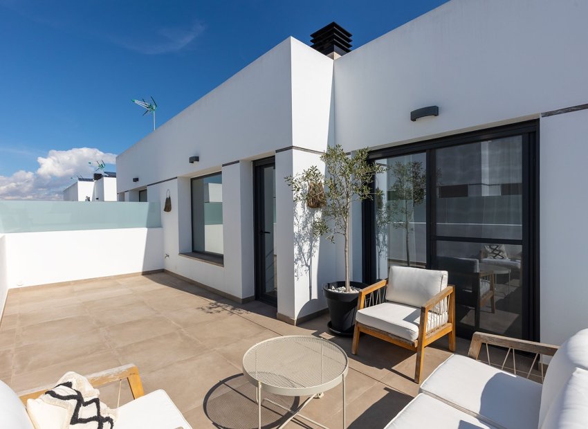 Herverkoop - Geschakelde Villa -
Dolores