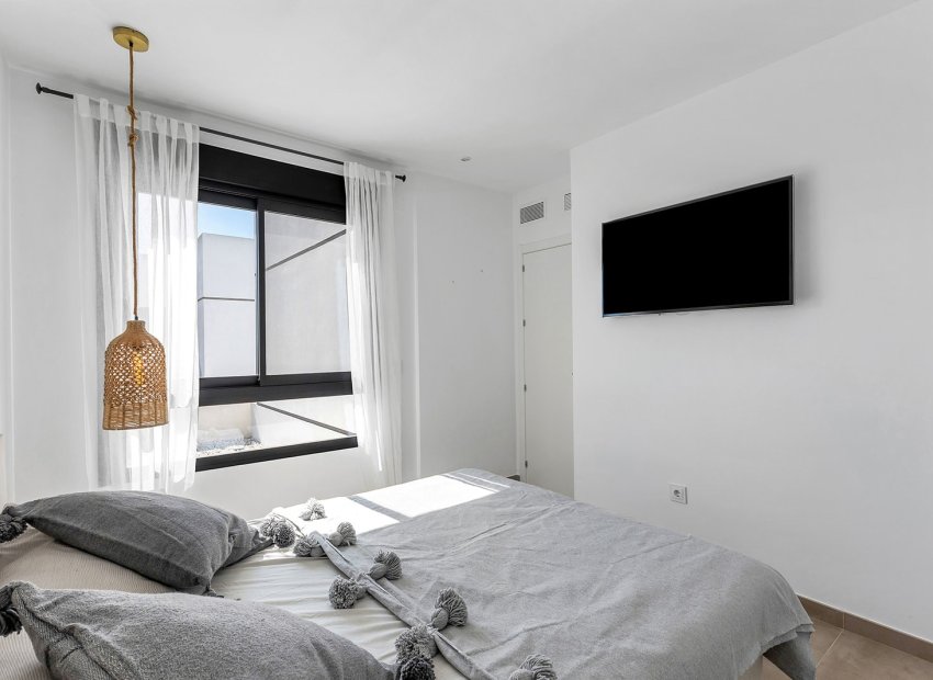 Herverkoop - Geschakelde Villa -
Dolores