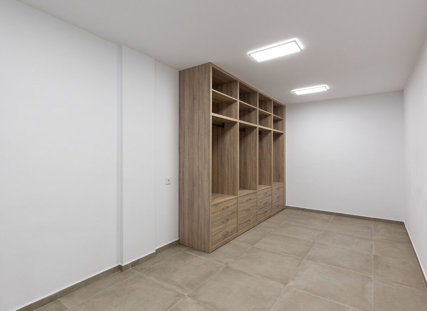 Herverkoop - Geschakelde Villa -
Dolores